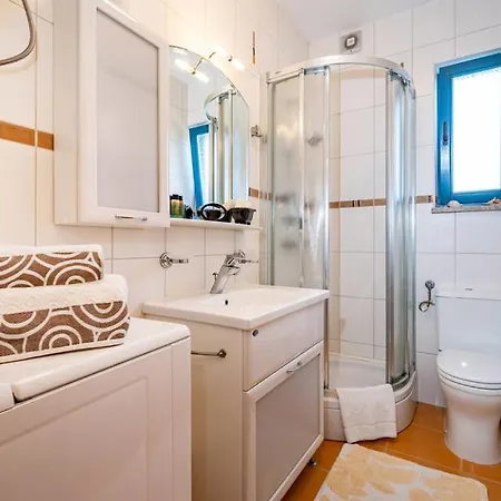 Dee Ugljan - Sea 80 M Guest house *
