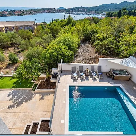 Dee Ugljan - Sea 80 M Guest house