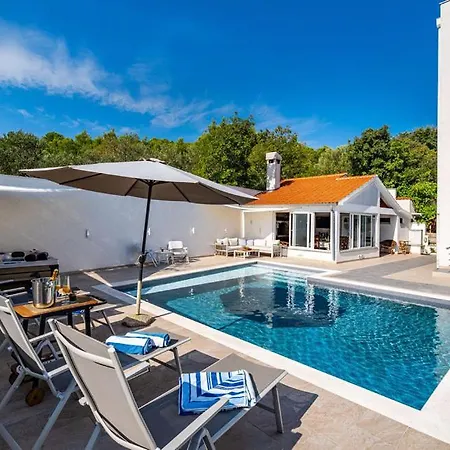 Casa de hóspedes Dee 4*