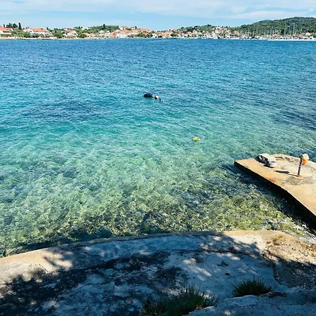 Dee Ugljan - Sea 80 M