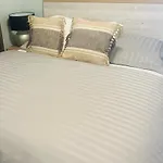 Dee 4*