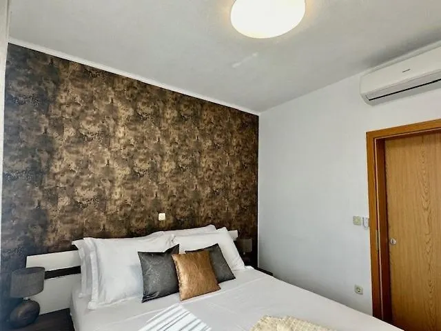 Dee Πανσιόν 4*