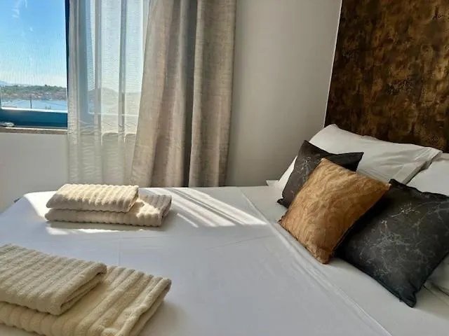 Πανσιόν Dee 4*