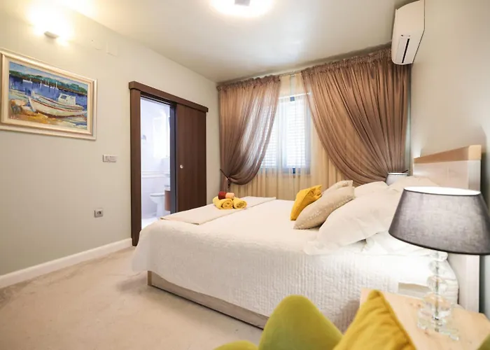 Dee Πανσιόν 4*