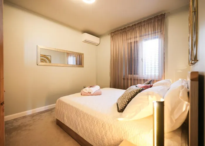 Dee Πανσιόν Lukoran