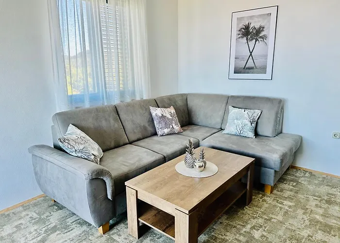 Πανσιόν Dee Lukoran