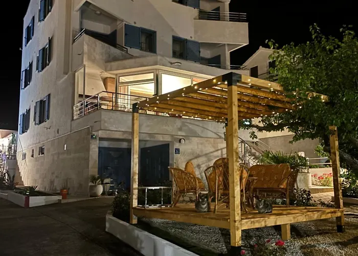 Dee Πανσιόν Lukoran