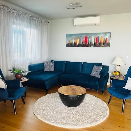 Konukevi Dee 4*