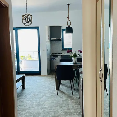 Dee 4*