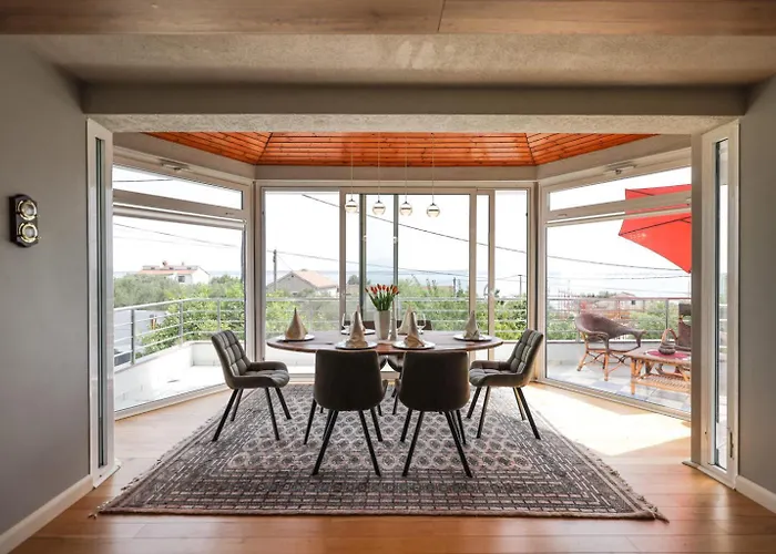 Dee بيت ضيافة Lukoran